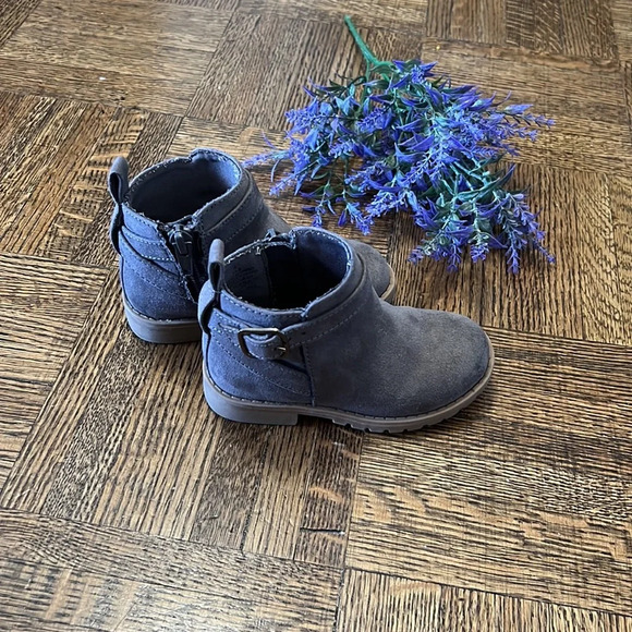 OLD NAVY Baby Boots - Picture 3 of 6